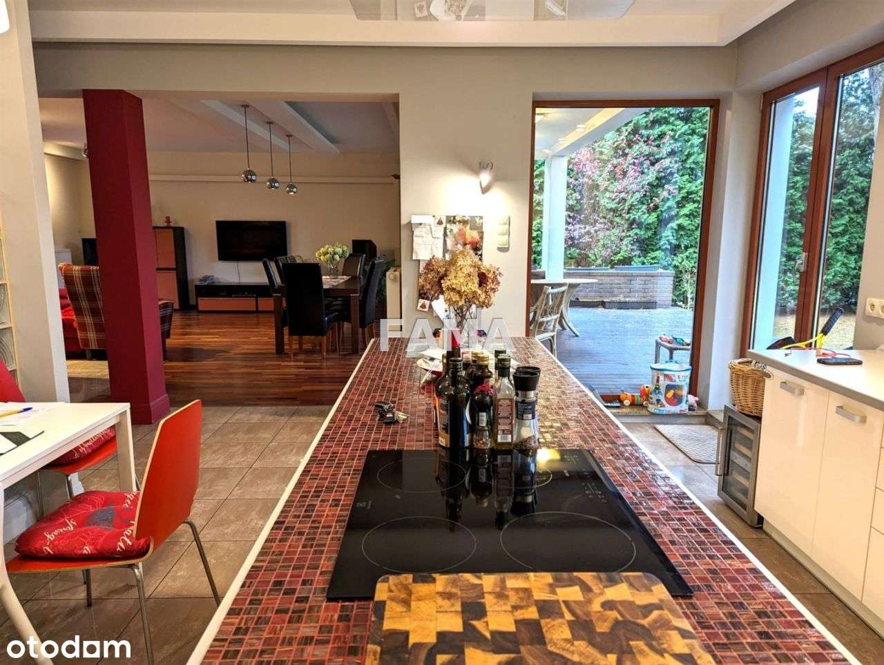 Nowoczesny dom 300 mkw, działka 1556 mkw, Michelin-13