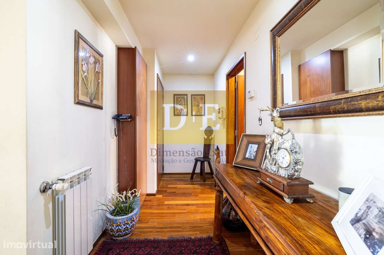 Apartamento T3 em Zona Nobre de Requesende em Ramalde-11