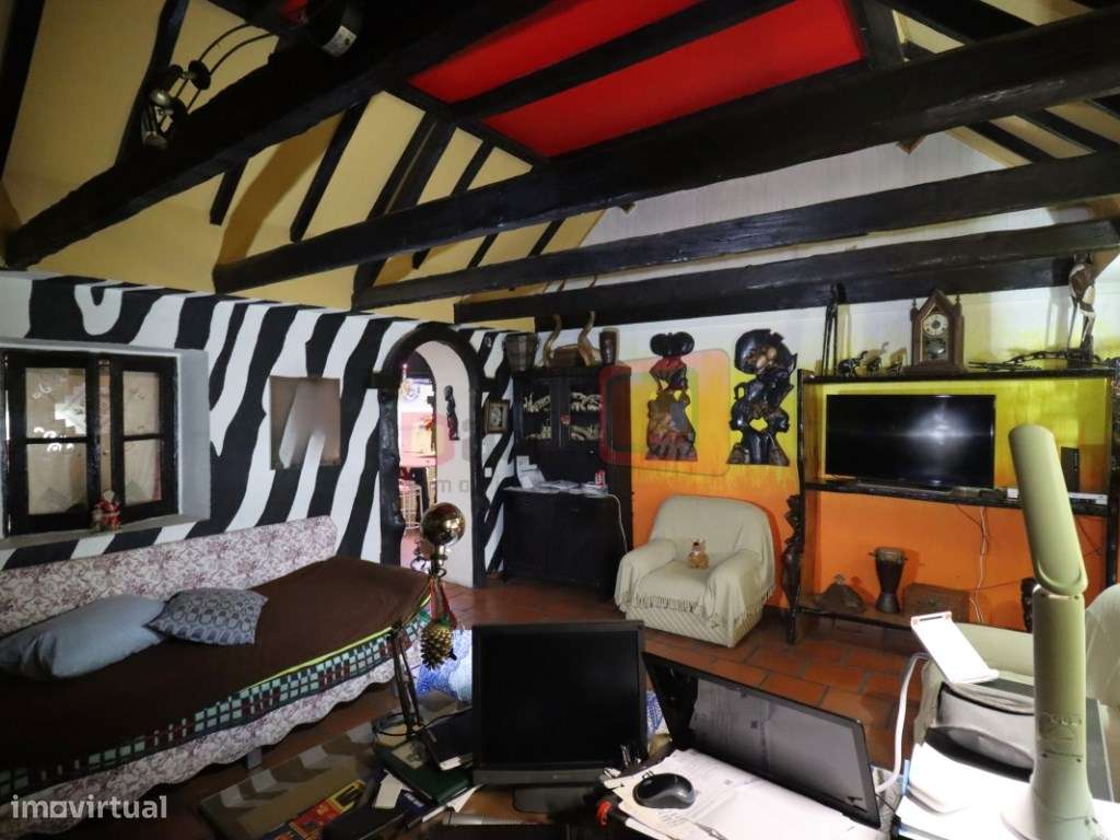 TERRENO COM CASAS - SARILHOS GRANDES-29