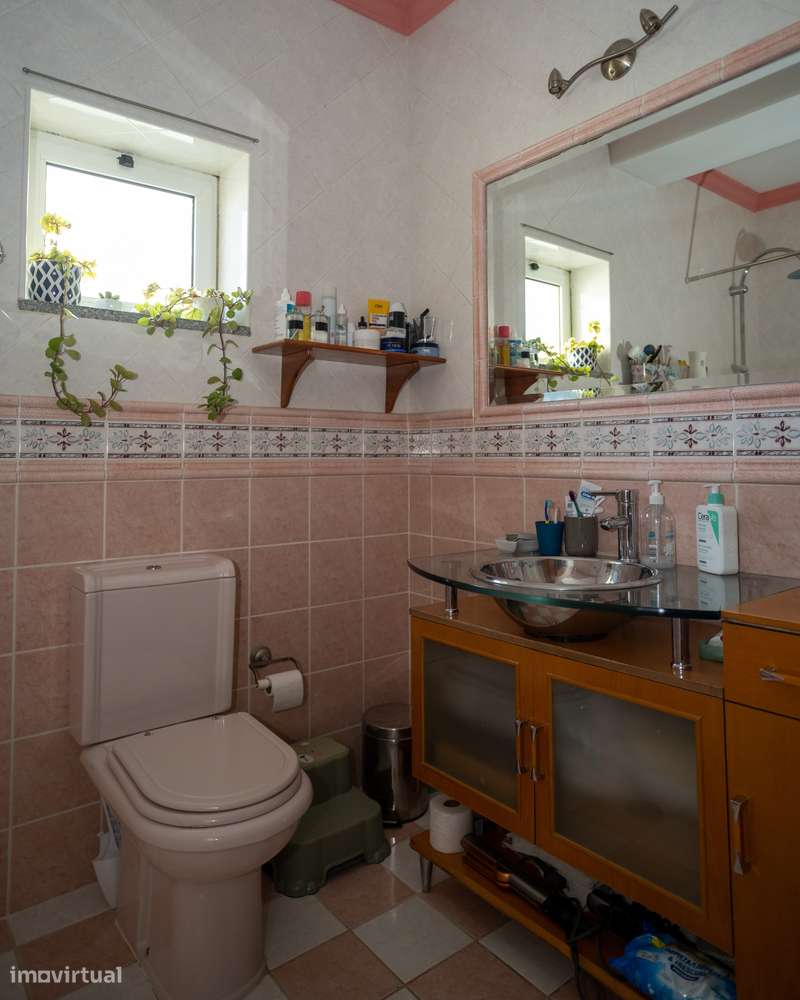 Moradia Bifamiliar Duplex com Garagem, e Quintal Privado em  Foz Côa-22