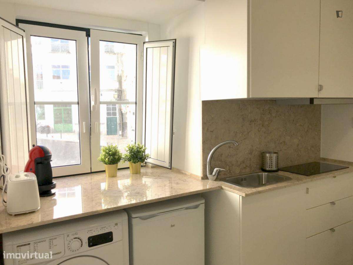 Apartamento com 1 quartos - localizado em Sé Lisbon - Grande imagem: 3/7