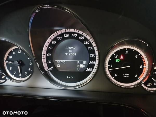 Mercedes-Benz Klasa E 350 T CDI DPF 4Matic BlueEFFICIENCY 7G-TRONIC - 31