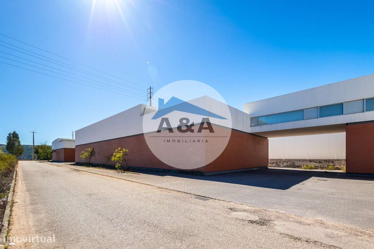 Armazém para Arrendamento perto de Autoestradas e zona Industrial - Grande imagem: 3/27