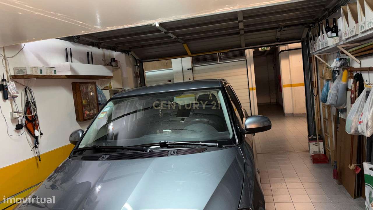 Box fechada com 21m² na Av. do Brasil, Amadora — eletricidade e potenc - Grande imagem: 4/7