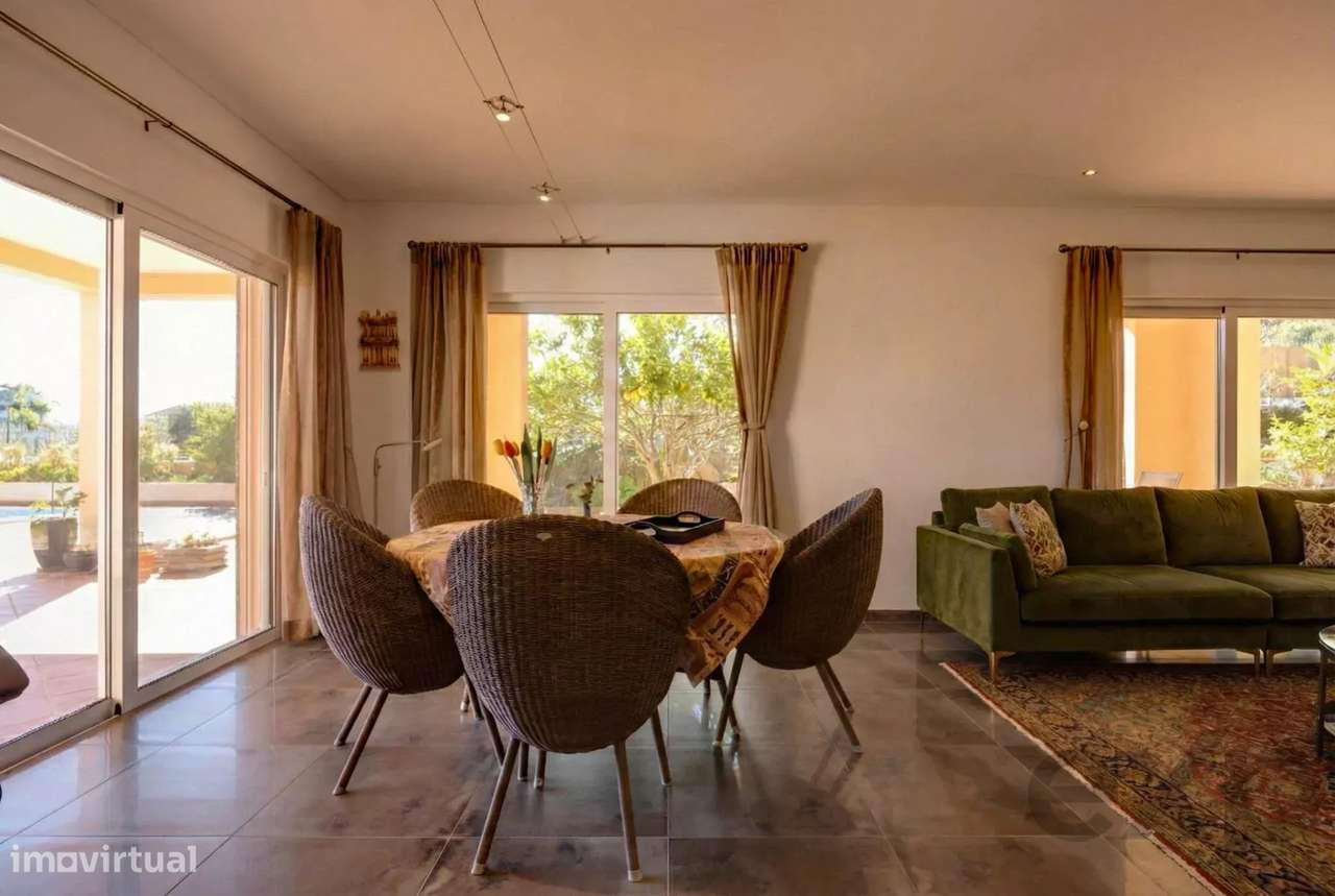 Moradia V4 com Piscina, Certificado Energético A e a Passos da Praia d - Grande imagem: 5/43