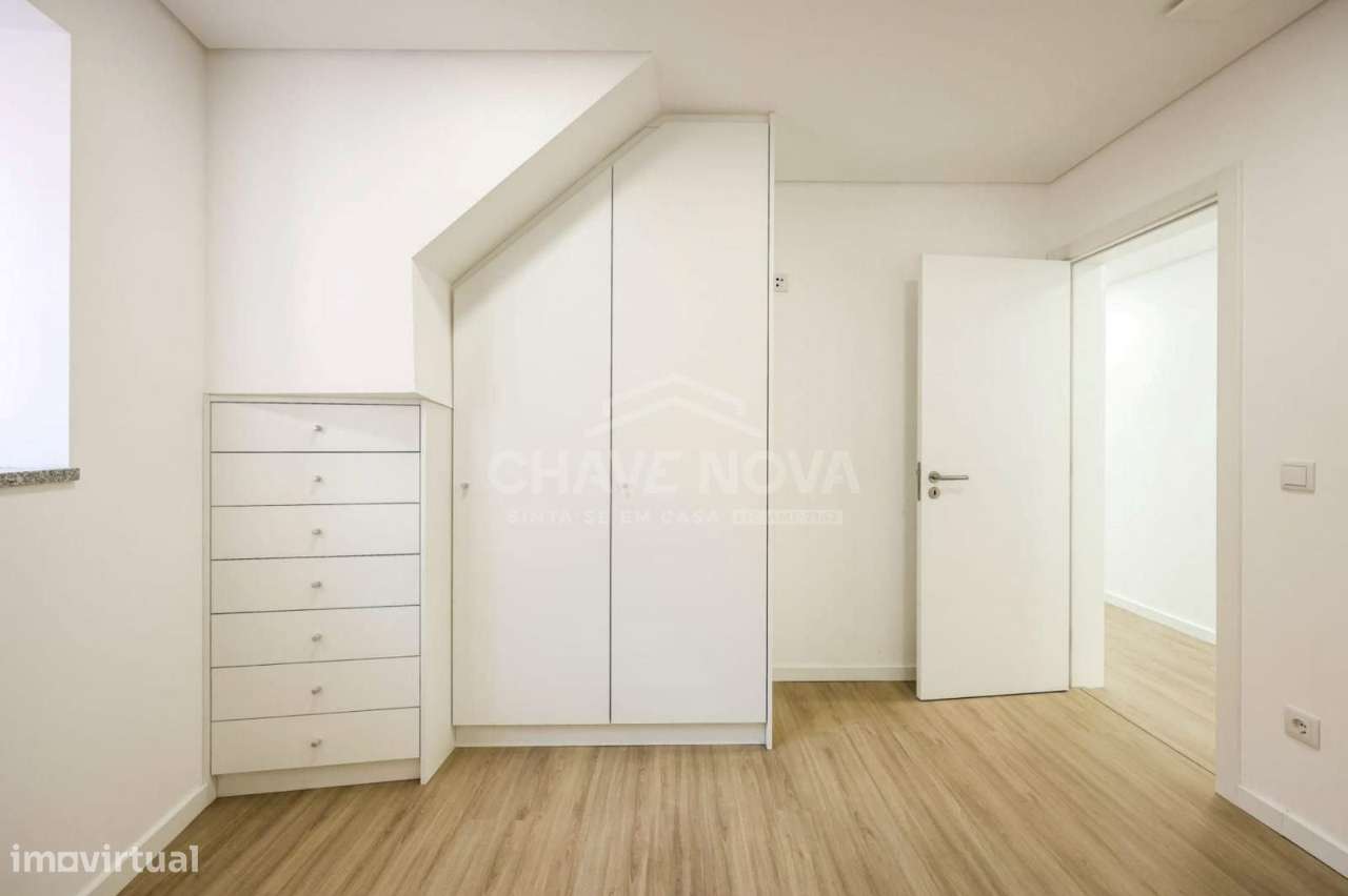 Prédio com 3 apartamentos com tipologia T2+T2+T1 - Grande imagem: 5/19