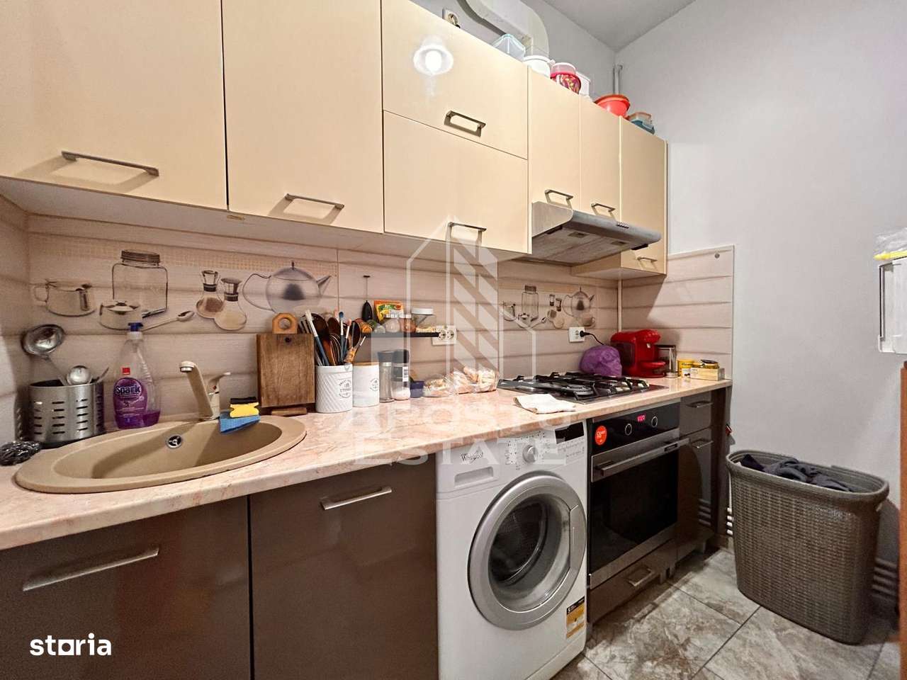 Apartament 3 camere, complet renovat la curte comuna in zona Centrala - Imagine principală: 5/10