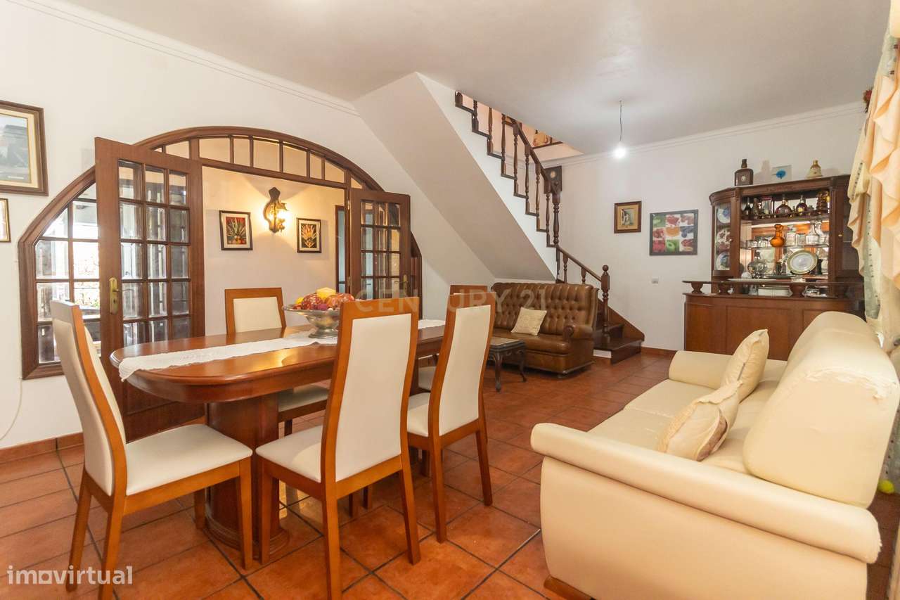 Moradia espaçosa e com potencial para 2 famílias em Palmela, com vista - Grande imagem: 4/60