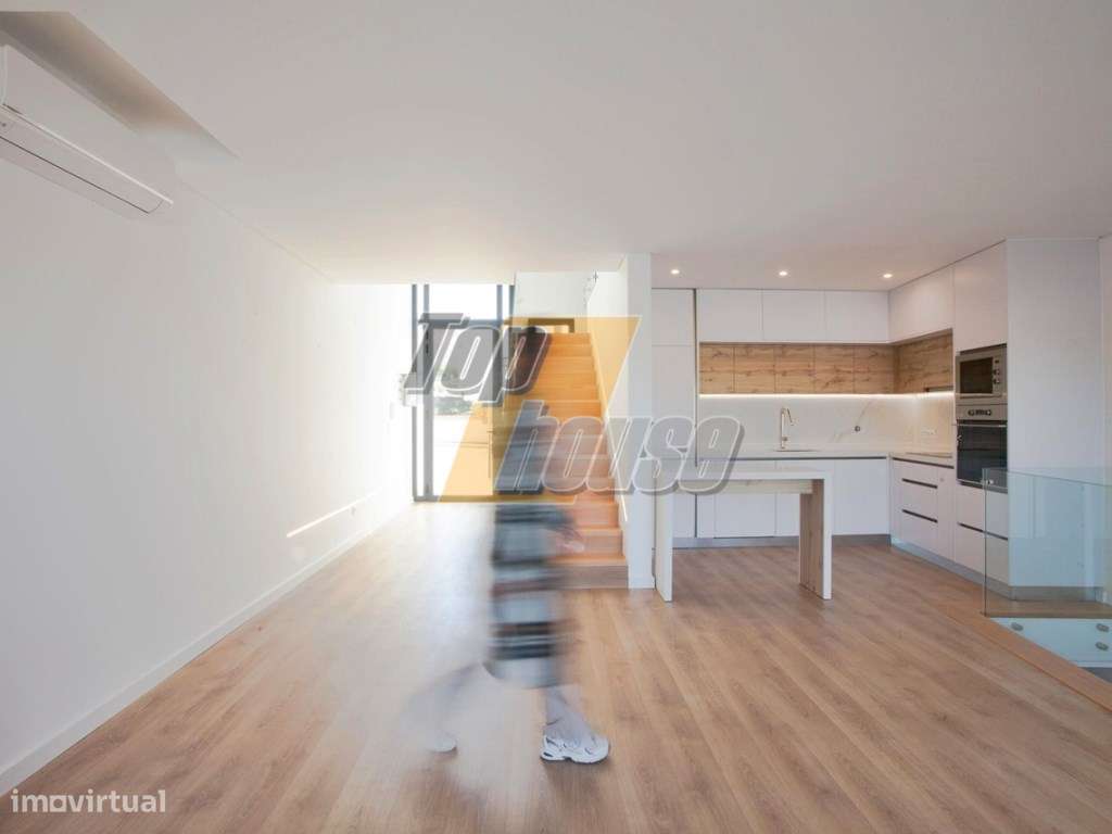 Moradia em banda T4+1 - Grande imagem: 4/21