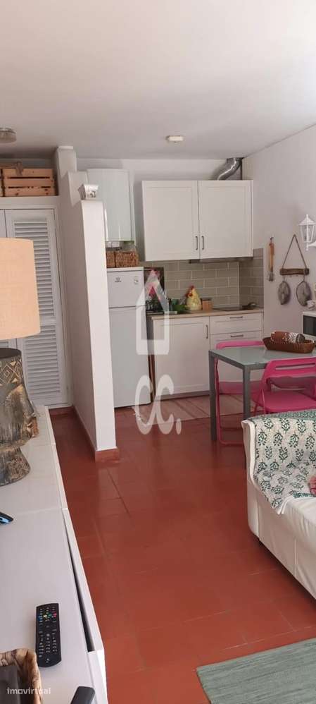 Apartamento TO convertido a T1 em condomínio fechado com 3 piscinas, c-15