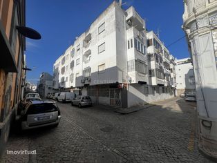 Apartamento T2, totalmente remodelado, localizado na rua das Lavadeira