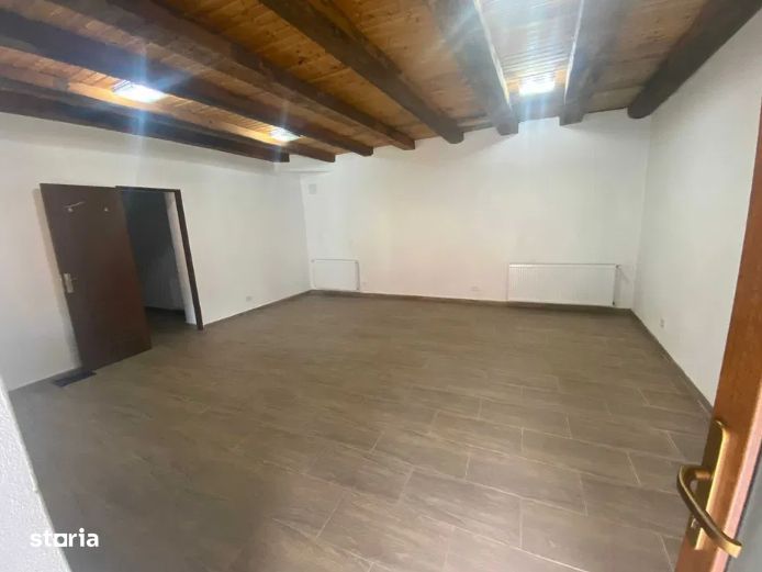 De inchiriat Spatiu, zona Centru 240 Euro+Tva.