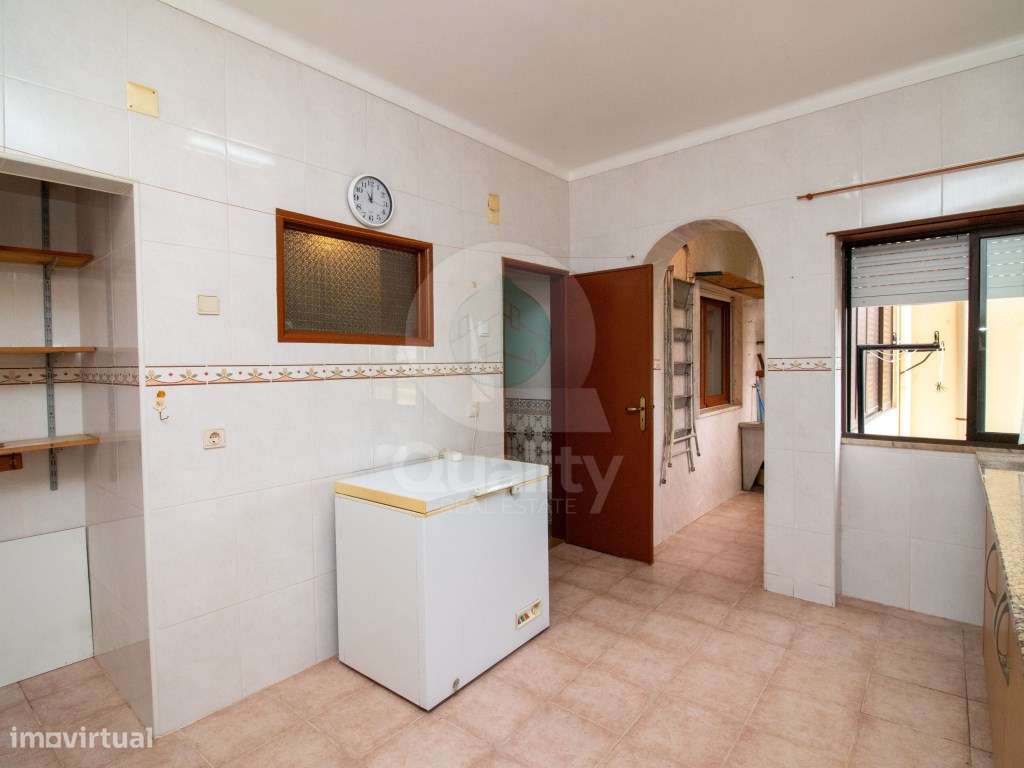 T2 com 97m2 - R/C com Cozinha Recente na VERDERENA , BARREIRO - Grande imagem: 5/28