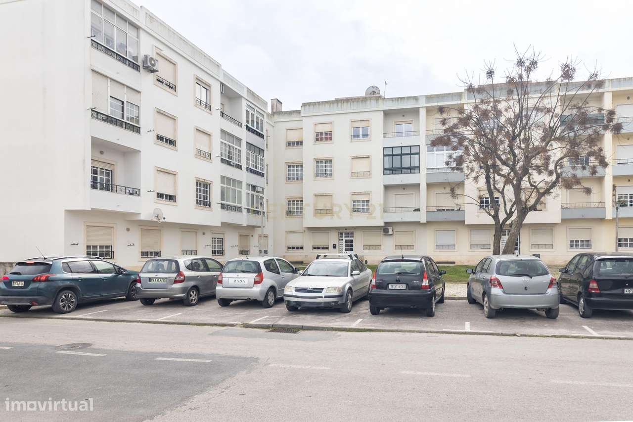 Apartamento T2 totalmente remodelado, localizado no Pinhal Novo,-29