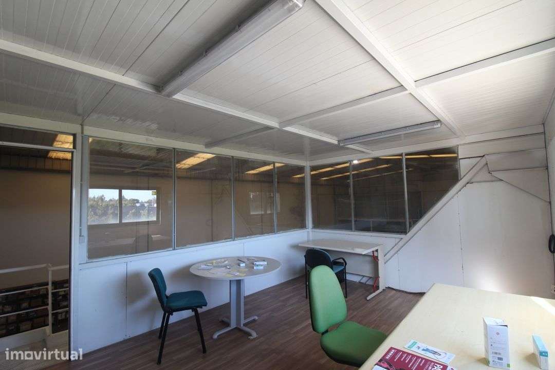 Excelente Armazém em Esmoriz-9