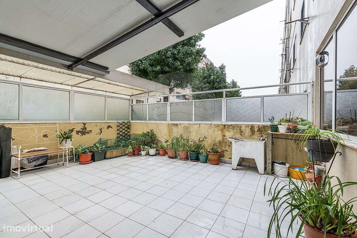 Apartamento T3 com boas áreas, situado no rés-do-chão - Grande imagem: 4/15