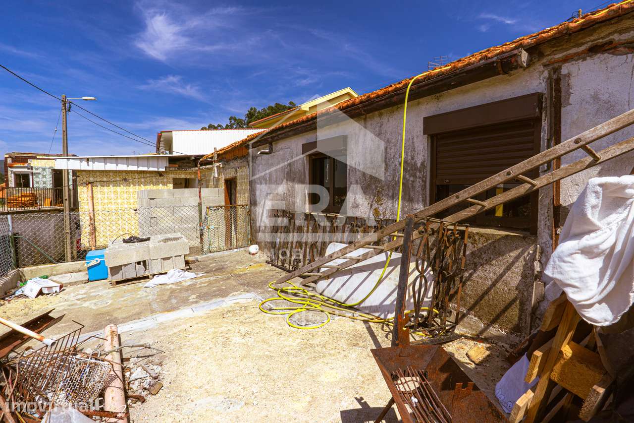 Moradia T2 para reabilitar em Roge-11