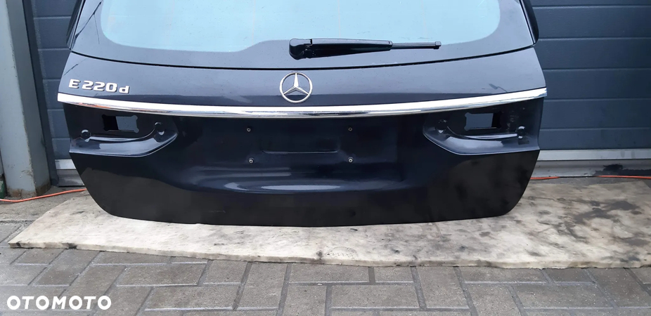 Klapa bagażnika 040 Mercedes W213 Kombi 2018r. 2.0d - 2