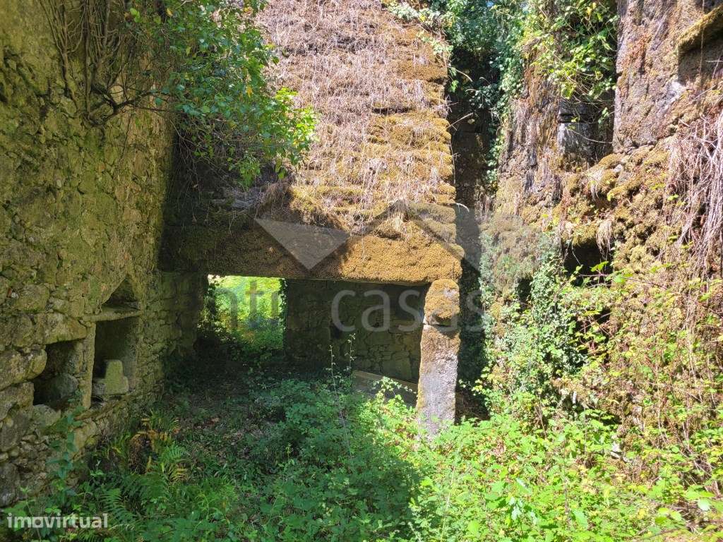 Casa em Ruínas - Refúgio Único em Plena Natureza-6