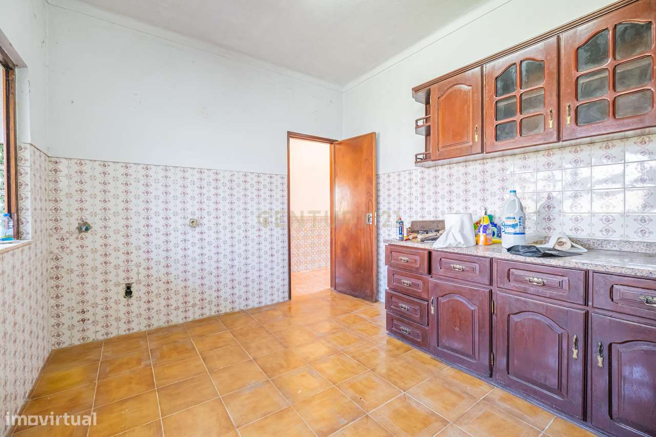 Moradia T3 com Quintal Amplo, Garagem e Anexo – Zona Tranquila da Moit-24