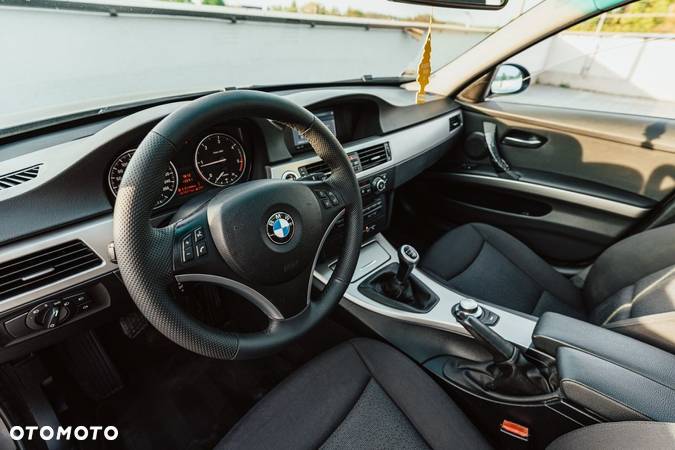 BMW Seria 3 320d - 33