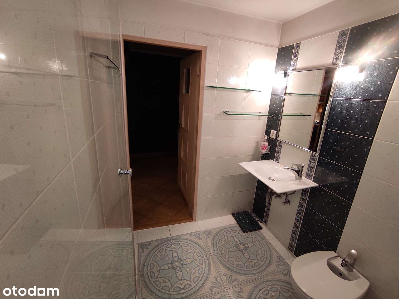 64 m2, 3 pok. 2 p. w niskim bloku, extra lokalizacja, b.dobra cena !-9