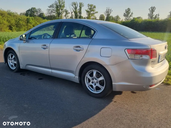 Toyota Avensis 2.0 Premium - 15