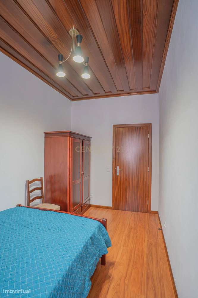 Oportunidade Única: T3 + T2 com Excelente Potencial-14