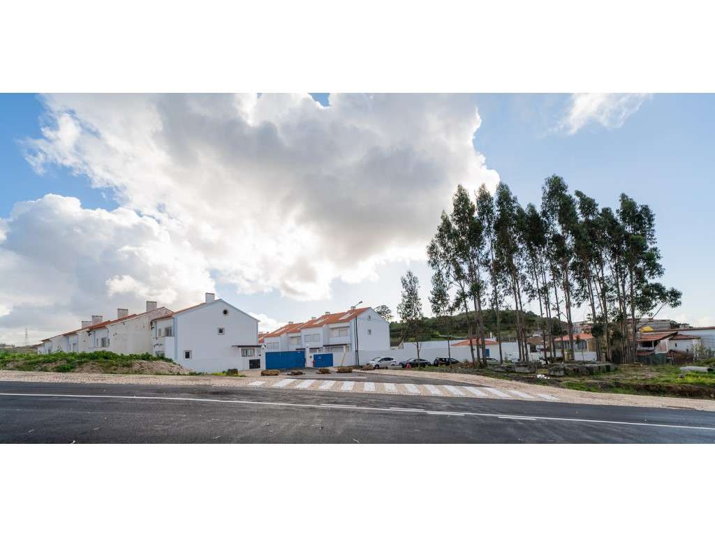 MORADIAS T2+1 e T3+1 GARAGEM E JARDIM, BELAS-8