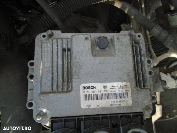 Calculator motor Renault Trafic 2.5 DCI din 2007 - 1