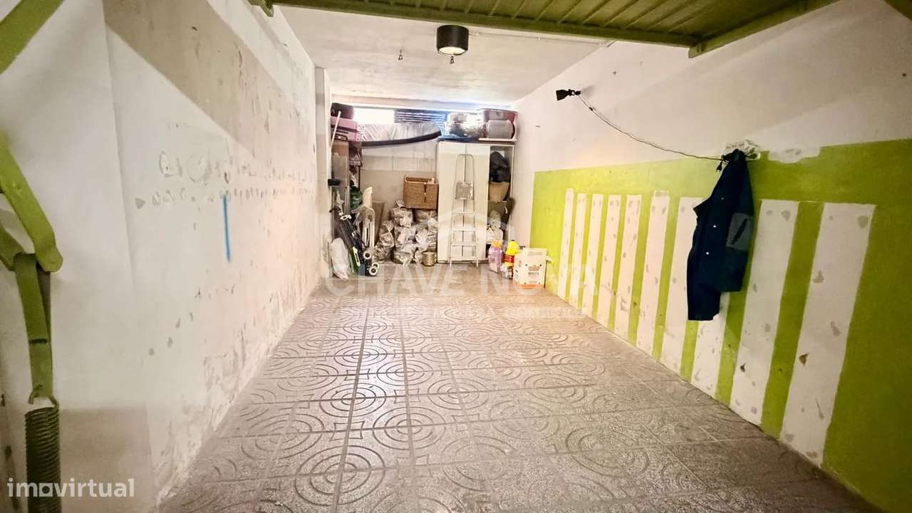 T2 c/ Garagem Box em Canelas-17