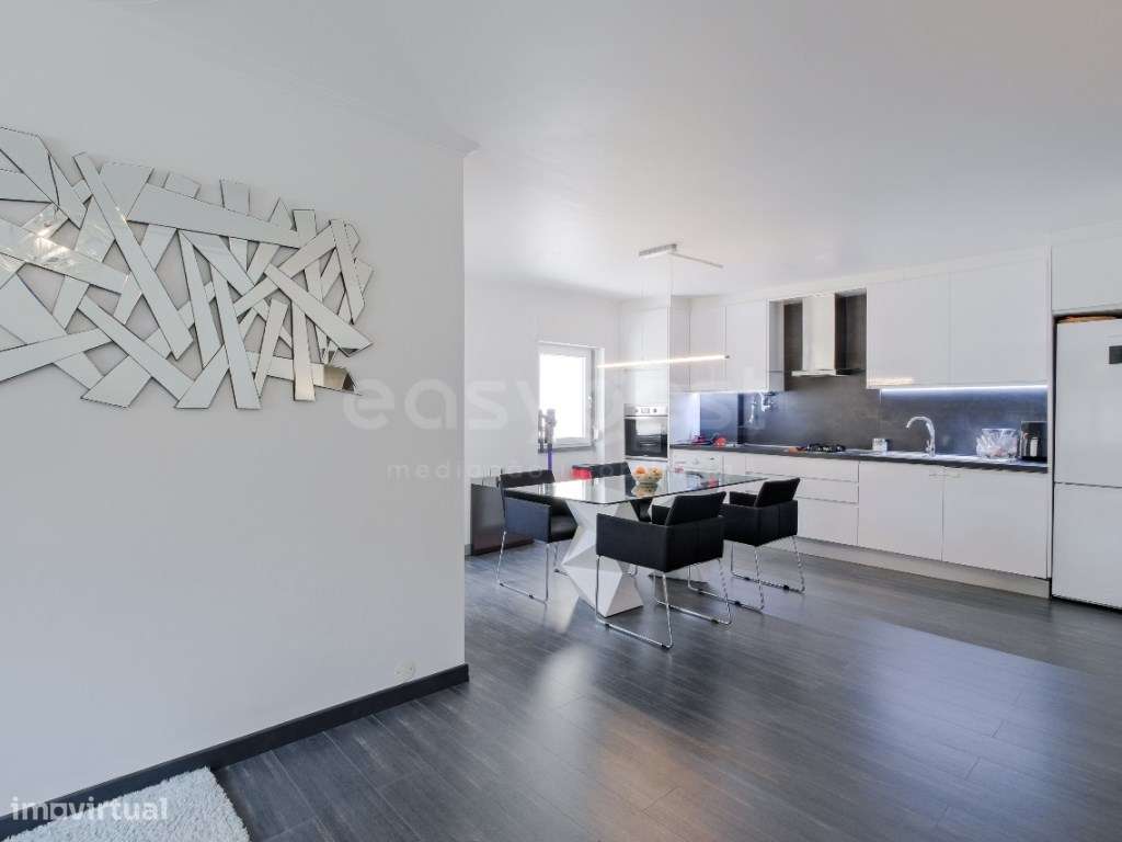 Apartamento T2 em Cascais com garagem box 1 viatura e arrecadação - Grande imagem: 4/32