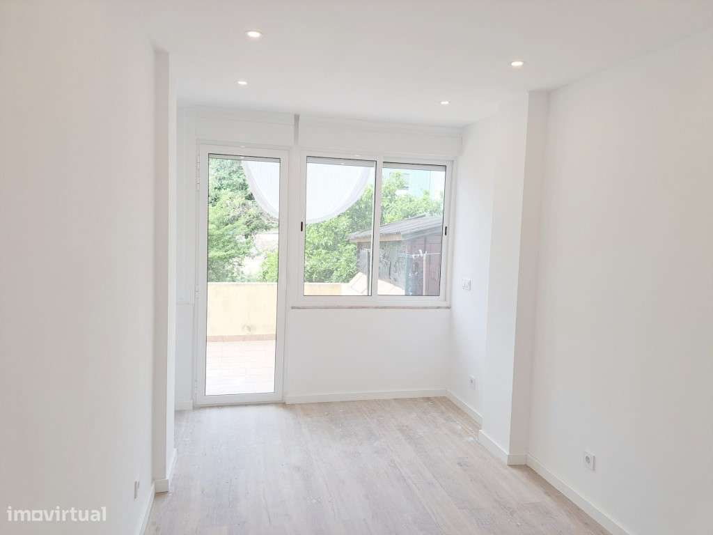 Apartamento T2 com pátio para venda em Algueirão-Mem Martins - Sint...-15