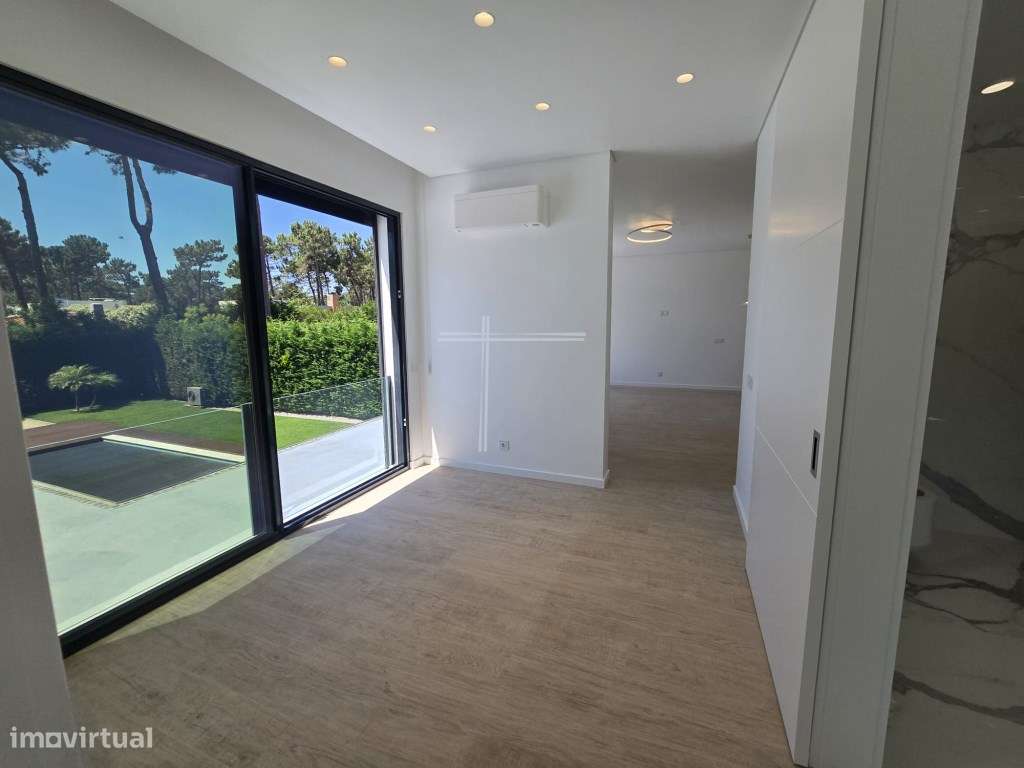 Moradia isolada T4, arquitetura contemporânea com garagem e piscina...-36