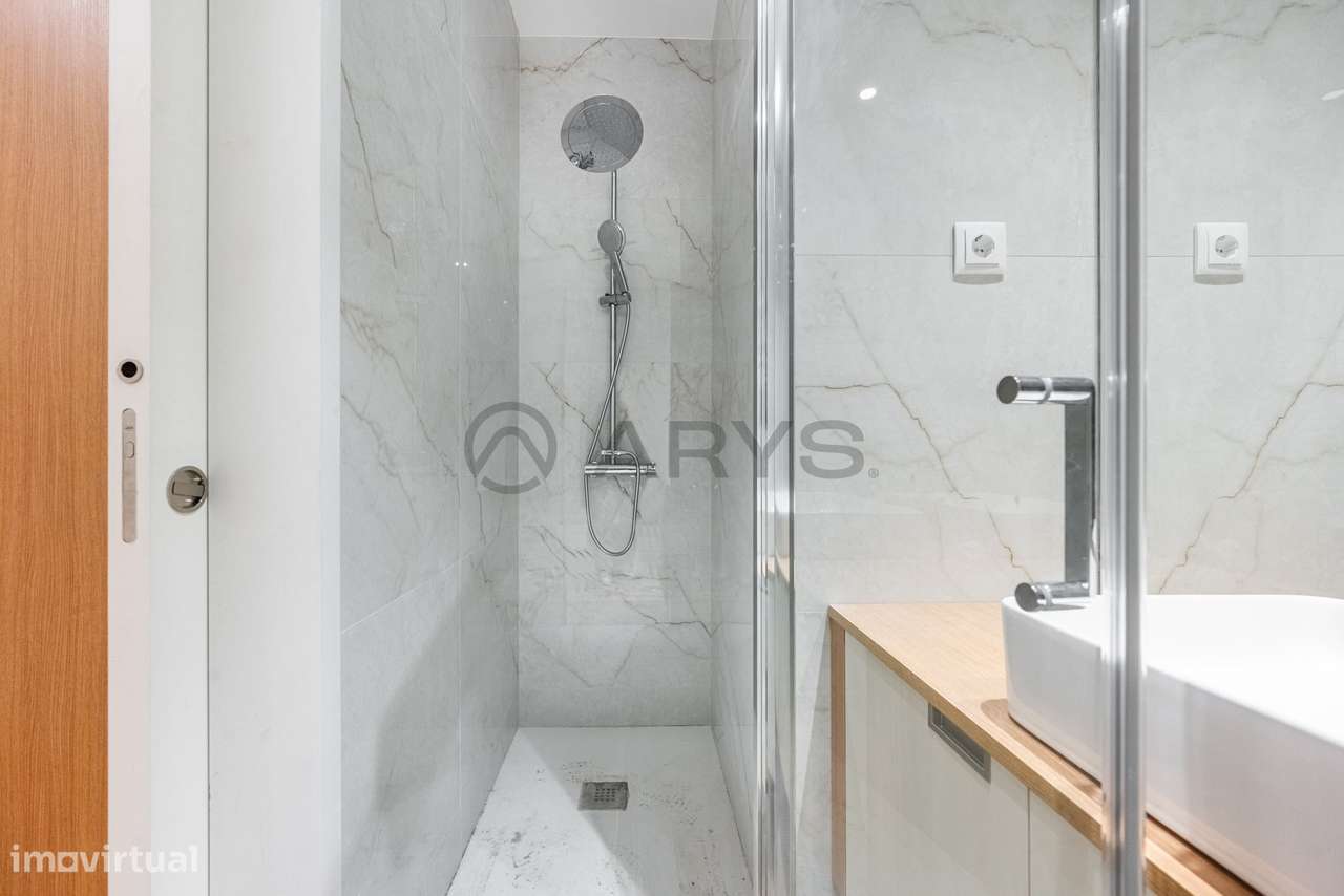 Apartamento T0 Remodelado com Terraço no Centro de Braga-7