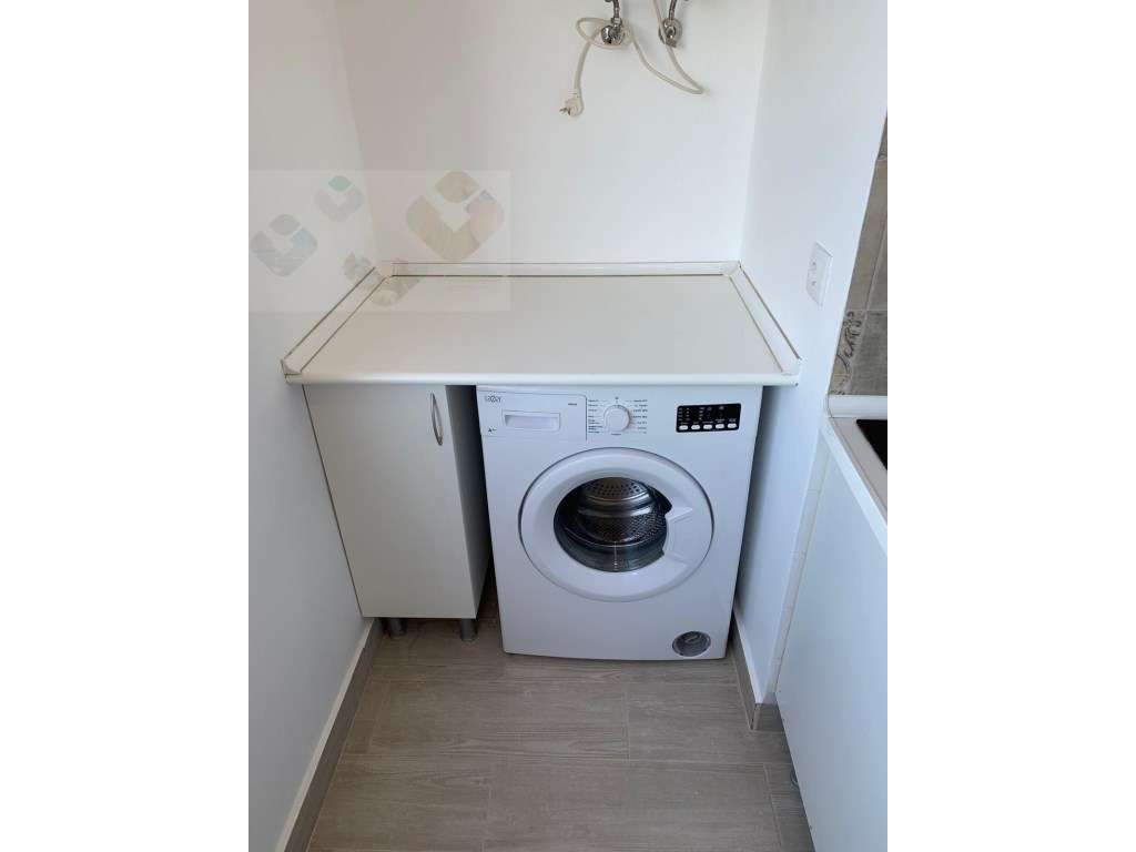 Amadora Venteira, T1, Completamente Remodelado, Vista Panorâmica!-10