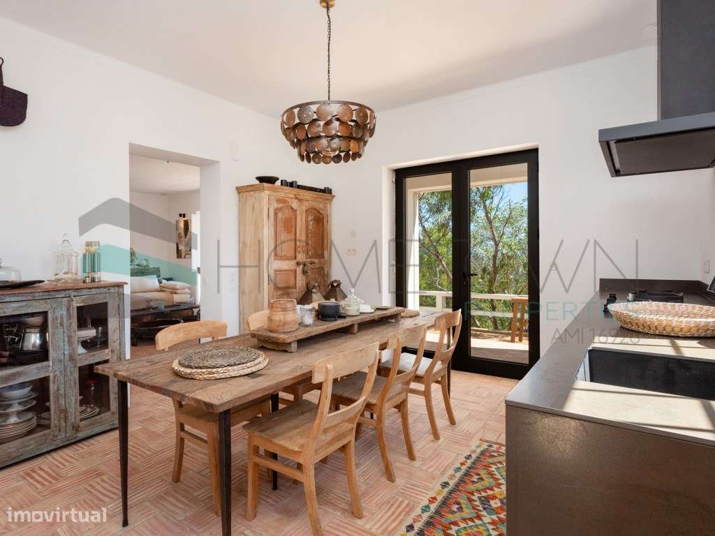 Linda moradia renovada com 4 quartos e piscina - Grande imagem: 2/49