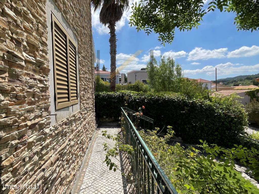 Moradia T4 com piscina e jardim, na Aldeia Grande, Setúbal-56