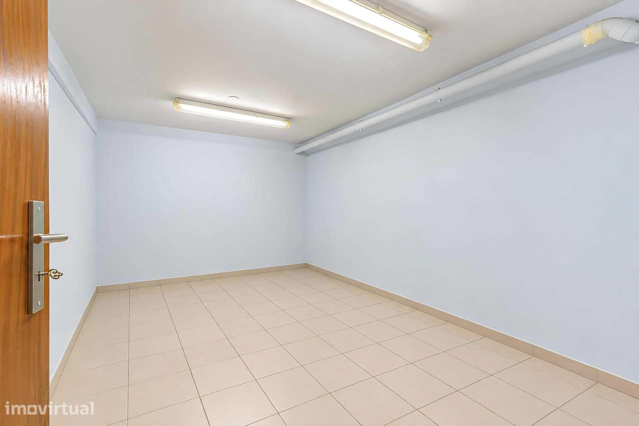 Venda | Loja de 670 m2 | 15 m de fachada | Garagem-36