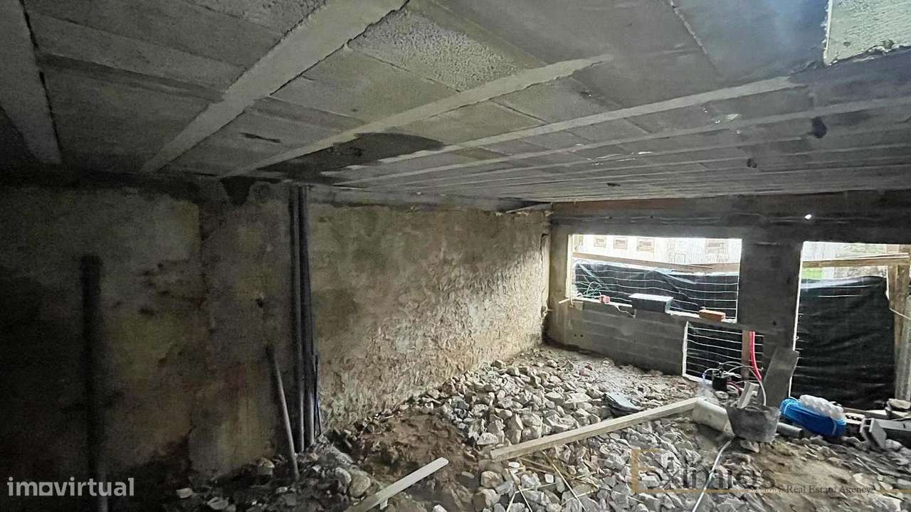 Moradia em banda V4, em fase inicial de construção, em Vairão. - Grande imagem: 4/5