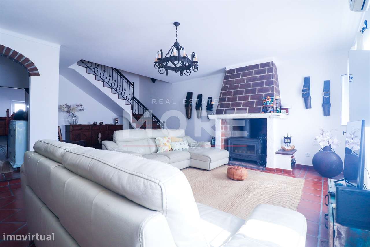 Moradia Unifamiliar T4 com Quintal e Garagem no Centro das Alcáçovas - Grande imagem: 2/29