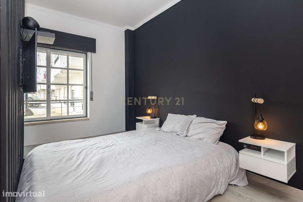 Apartamento T2 totalmente remodelado, localizado no Pinhal Novo,-24
