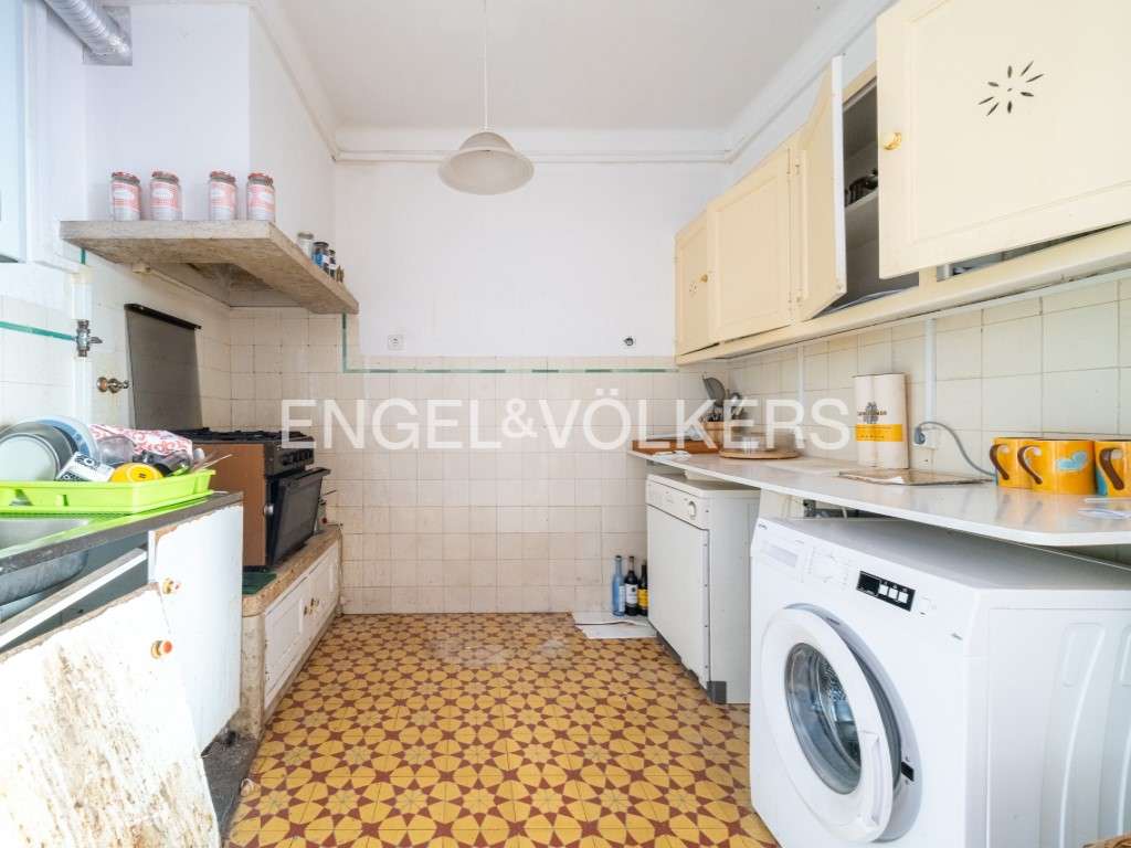 Apartamento para remodelação com estacionamento no Areeiro-6