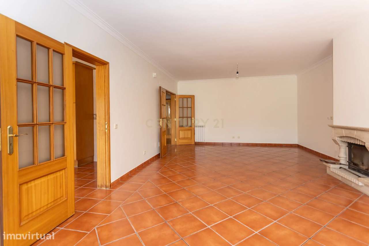 MORADIA - 5 ASSOALHADAS - GARAGEM - PISCINA - JARDINS - AZEITÃO - VALE - Grande imagem: 5/51