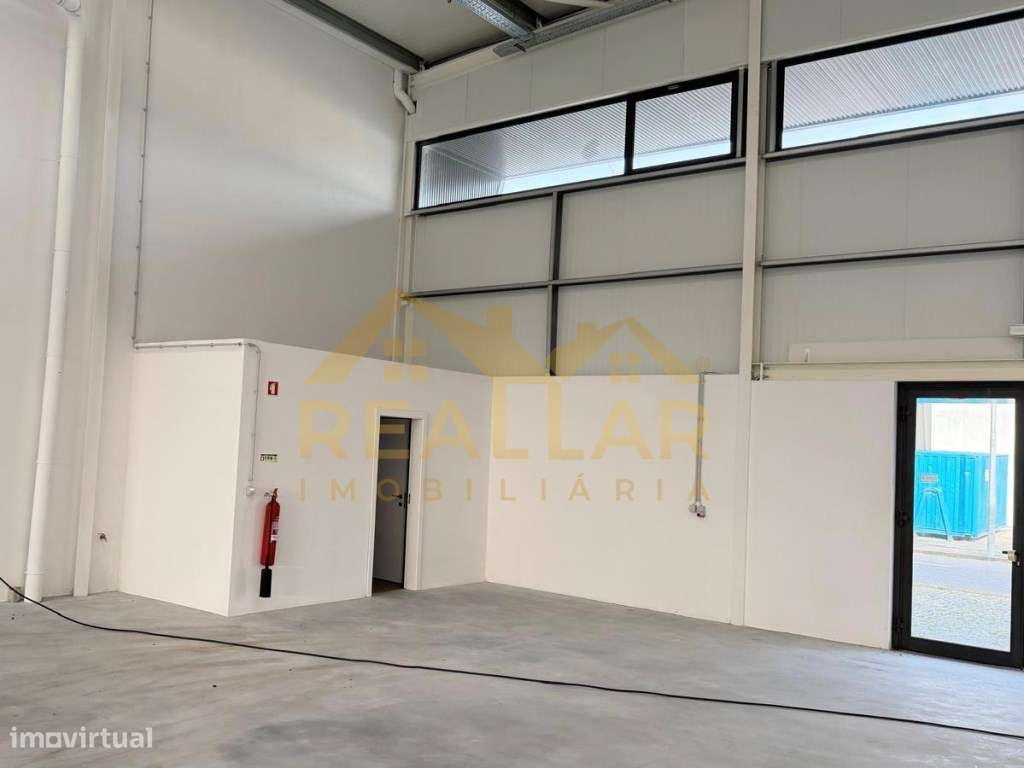Pavilhão Industrial de 1.200 m² em Barcelos - Potência de 200 kVA e...-8