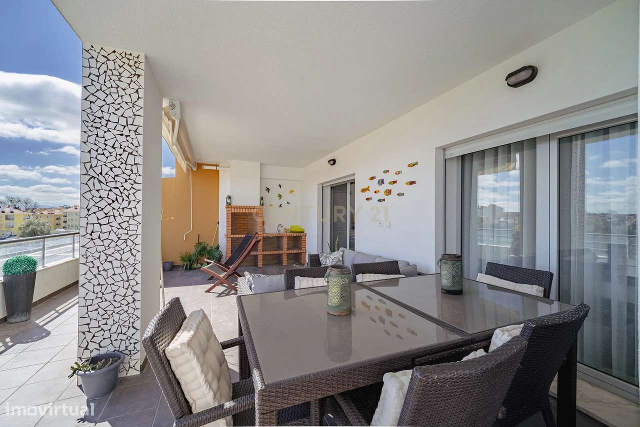 Apartamento T2 Duplex com terraço em condomínio privado-32