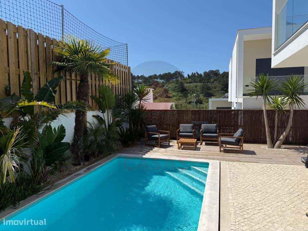 Moradia de arquitectura moderna com piscina privada-5