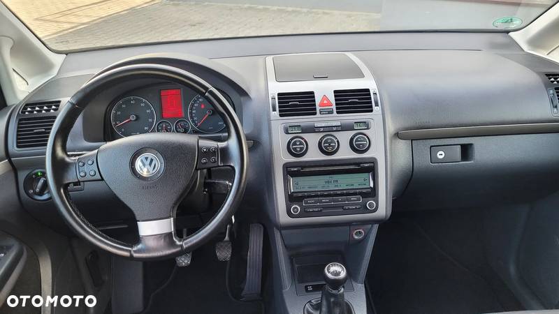 Volkswagen Touran 1.6 Conceptline - 17