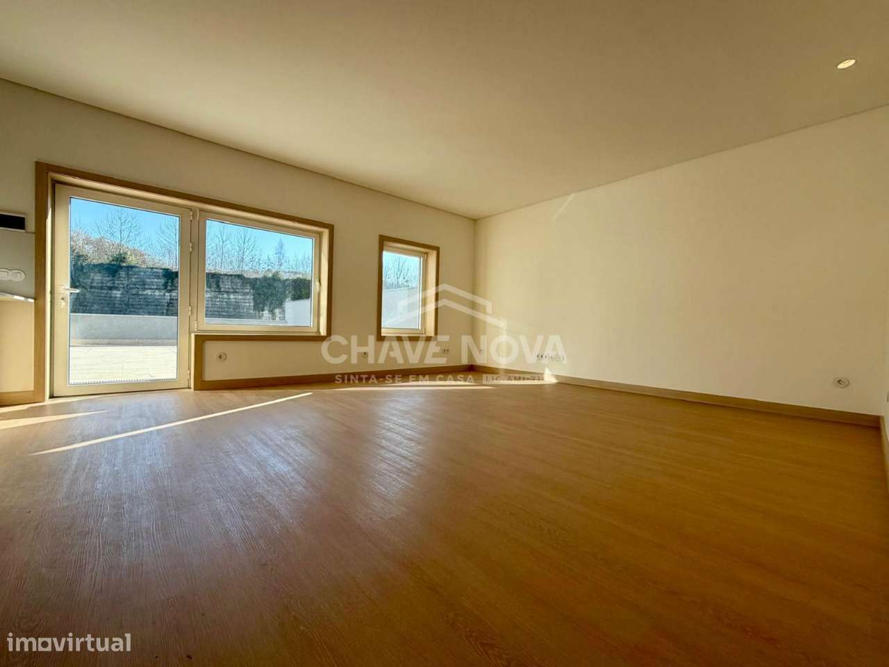 Apartamento T2 Renovado com Terraço e garagem Box-5