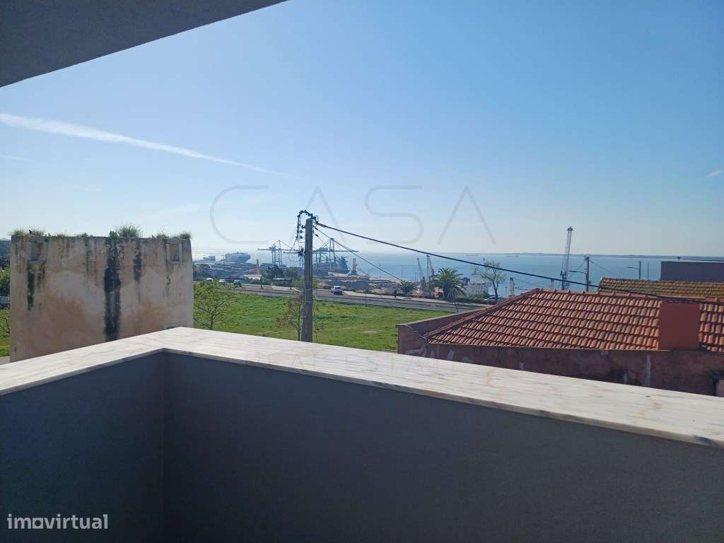 Moradia T2 com terraço e garagem-0
